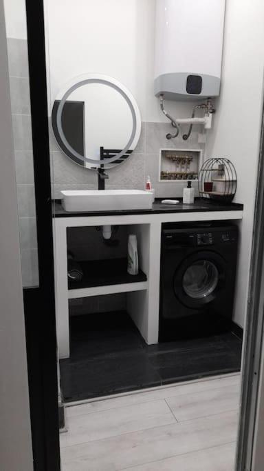 T2 Appartement Lumineux A La Joliette Marseille Extérieur photo